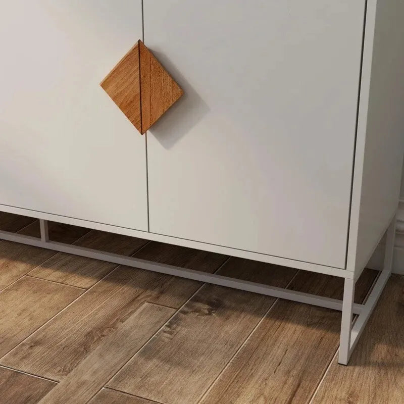 Mobile credenza a 4 ante bianco con gambe in metallo