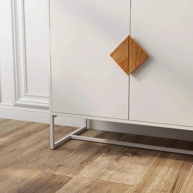 Mobile credenza a 4 ante bianco con gambe in metallo
